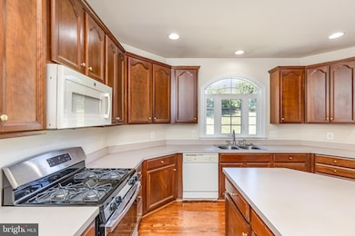 19176 Potomac Crest Dr, Triangle, VA 22172 - photo 7