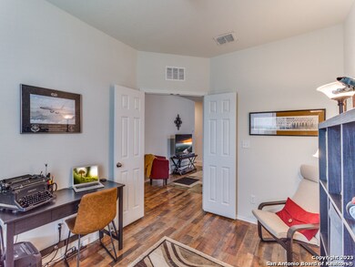 10346 McQueeney, San Antonio, TX 78252 - photo 6