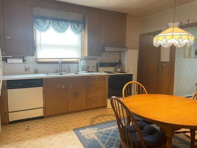 187 Mount Forist St, Berlin, NH 03570 - photo 6