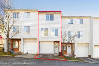 252EmilyLn-02outline