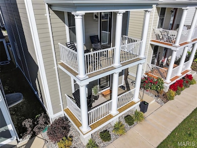 DOUBLE FRONT PORCHES!