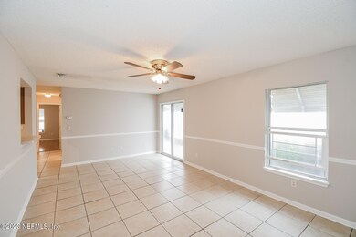 5671 Ellis Trace Dr, Jacksonville, FL 32205 - photo 4