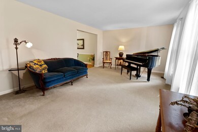 306 Wheatsheaf Ln, Langhorne, PA 19047 - photo 4