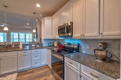 With beautiful Stainless Steel Appliances and Smoo
