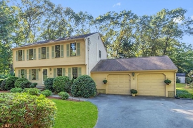 11 Hickory Ln, Walpole, MA 02081 - photo 2