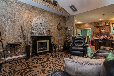 822STrailPointCtNixa-2LivingRoom(2)