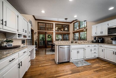 8110 Alden St, Lenexa, KS 66215 - photo 7