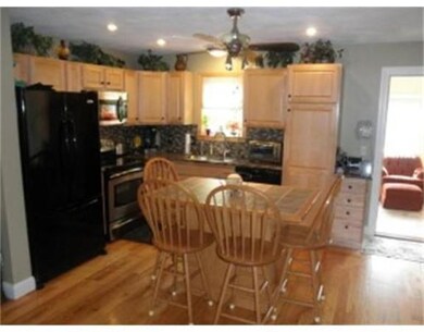 28 Hesper St unit 28, Saugus, MA 01906 - photo 2
