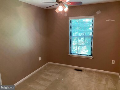 5910 Roberts Common Ct, Burke, VA 22015 - photo 5