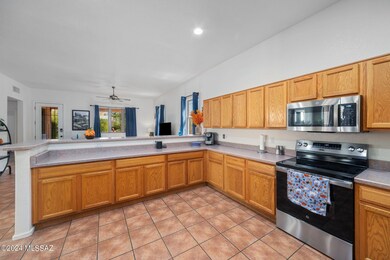 Kitchen W/Breakfast Bar