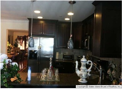 143 Roswell Ave, Staten Island, NY 10314 - photo 3