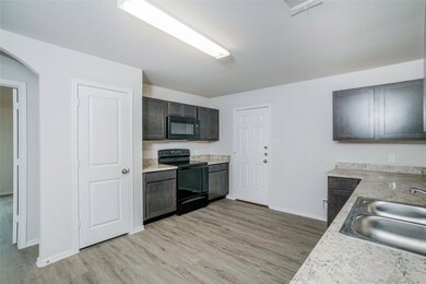 415 Brushback Dr, Huntsville, TX 77320 - photo 2