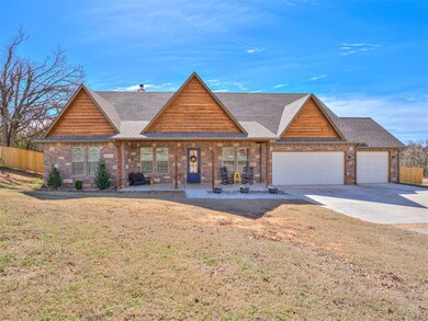 View of front of property featuring a front lawn a