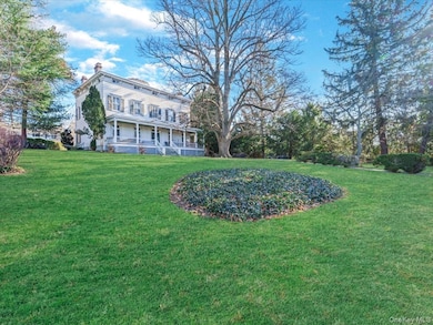 29 Center Dr, Douglaston, NY 11363 - photo 3