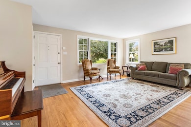 211 Canterbury Dr, Wallingford, PA 19086 - photo 3