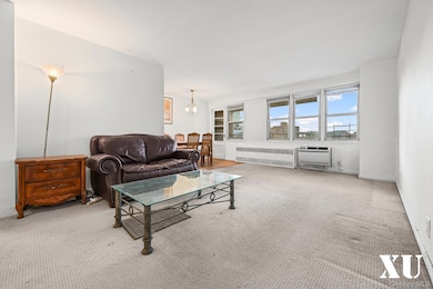Carlyle Skyline Towers unit 10E, Flushing, NY 11355 - photo 3