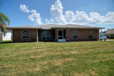 Front view of Crystal Lakes home