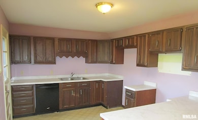 1118 N 13th St, Clinton, IA 52732 - photo 5