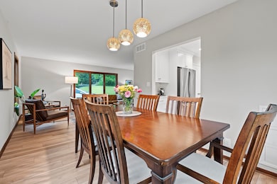 Dining Room to Livingroom