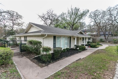 1101 Driftwood Dr, Euless, TX 76040 - photo 4