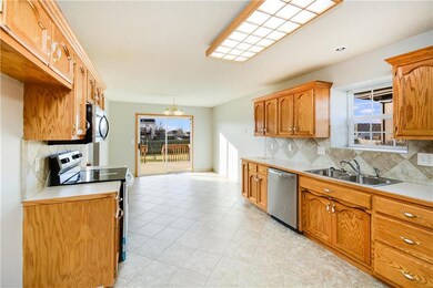 Great Kitchen & Dining Area!