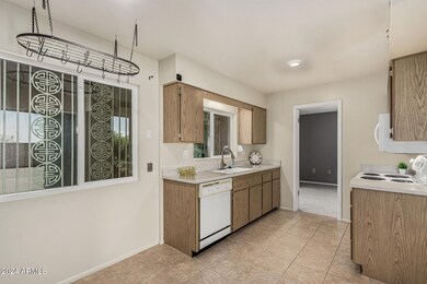 13808 N Garden Court Dr, Sun City, AZ 85351 - photo 7