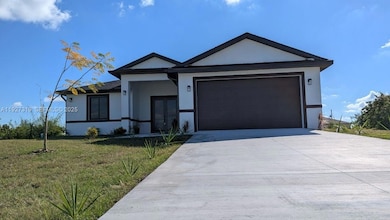 8033 Oakleaf Cir, Labelle, FL 33935 - photo 2