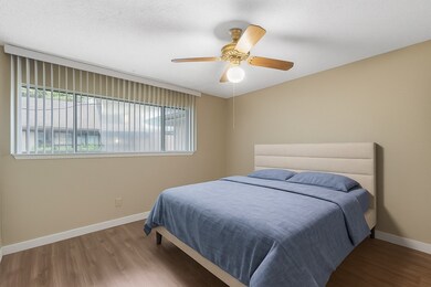 5634 Birchmont Dr unit 22, Houston, TX 77091 - photo 3