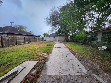 1805 Avenue C, Bay City, TX 77414 - photo 5