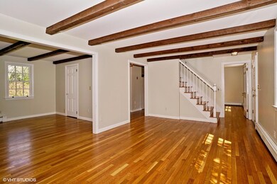 04_27TonelaLane_10001_LivingRoom_MLSuse_