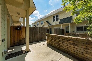 b 1096 Perry Street0057-2