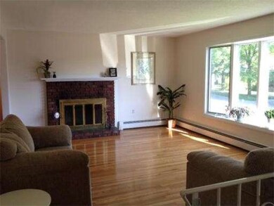 92 Bumble Bee Cir, Shrewsbury, MA 01545 - photo 2