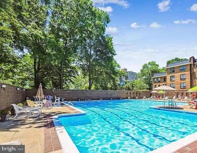 Town Square Towers unit 417, Washington, DC 20024 - photo 3