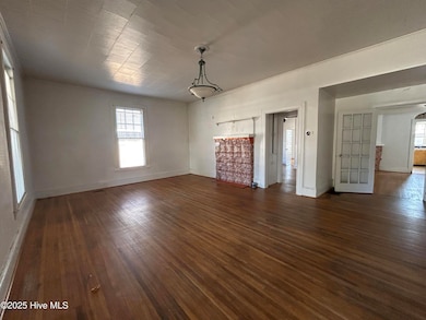 509 Champlain St, Hamlet, NC 28345 - photo 3