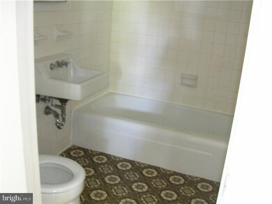 46 S 14th St unit 8, Quakertown, PA 18951 - photo 5