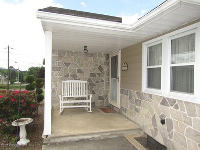 317 Spruce St, Walnutport, PA 18088 - photo 4