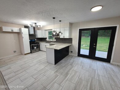 423 Ford Dr, Mount Washington, KY 40047 - photo 5