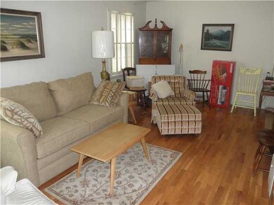 636 E Willard Ave, Lansing, MI 48910 - photo 3