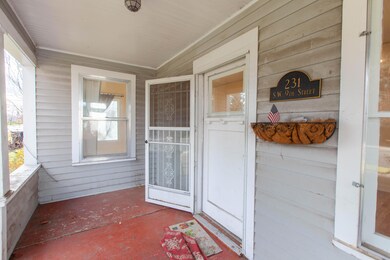 231 SW 9th St, Redmond, OR 97756 - photo 2