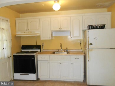 1008 Ellicott Driveway, Baltimore, MD 21216 - photo 7