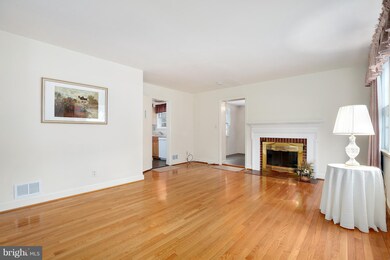 107 Floral Dr, Gaithersburg, MD 20877 - photo 4