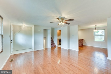 9208 Burke Rd, Burke, VA 22015 - photo 7