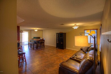 HDR-Rae-1406 W Los Arboles pl-livingroom