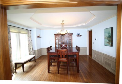 Holiday size dining room