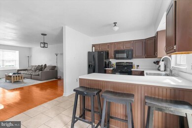 1161 Maple Glen Cir, Pottstown, PA 19464 - photo 5