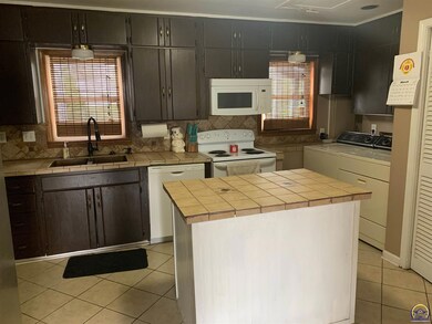 2412 SW 23rd St, Topeka, KS 66611 - photo 6