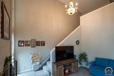 98 SW Pepper Tree Ln, Topeka, KS 66611 - photo 4