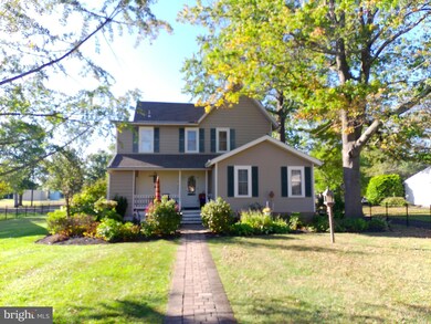 811 W Mill St, Quakertown, PA 18951 - photo 3