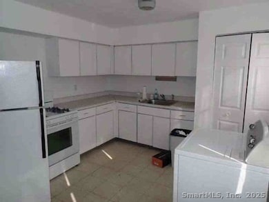 165 Yaremich Dr, Bridgeport, CT 06606 - photo 4