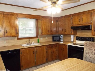 Eat in Kitchen & Breakfast Bar!